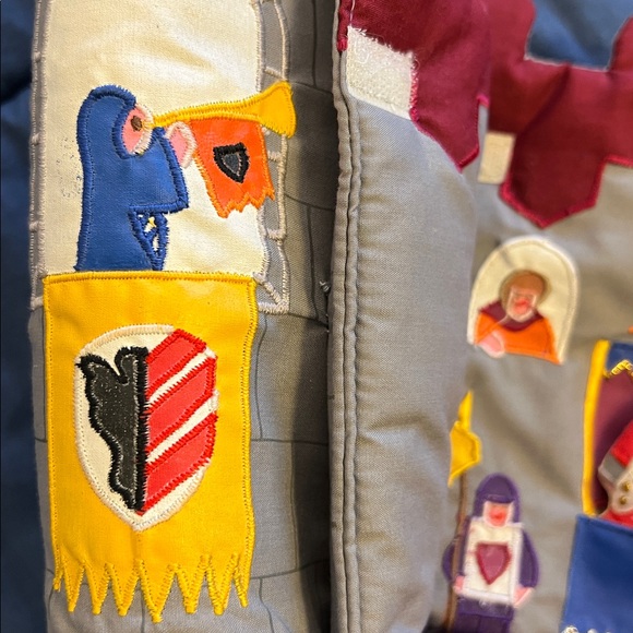 Vintage “Pockets of Learning” Gray, Velcro castle with 10 finger puppets - Picture 5 of 10